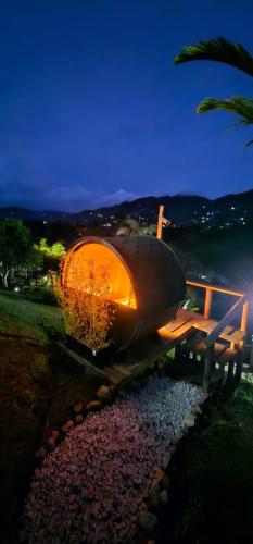 Glamping Montecarlo Domo Geodesico y Sauna Finlandés Guatapé