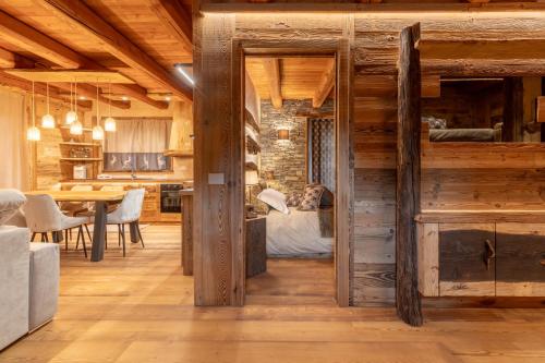 One-Bedroom Deluxe Apartment