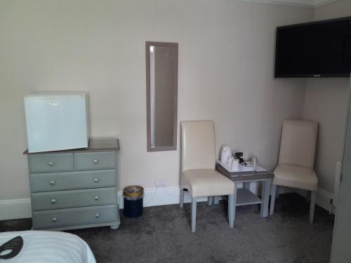 The Rosscourt-Adults Only - image 5