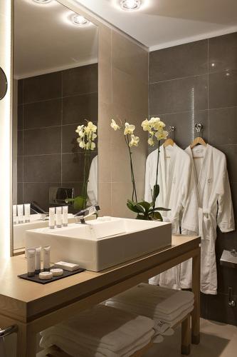 Junior Suite with Sea View image 7