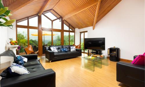 View From Within, Bowness - Dog Friendly Home with Hot Tub, Windermere