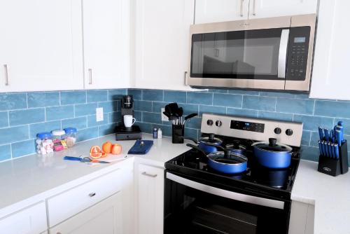 Beach Haven - 2BD Luxury Kings at Jax Beach in Jacksonville Beach, USA