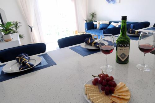 Beach Haven - 2BD Luxury Kings at Jax Beach in Jacksonville Beach, USA