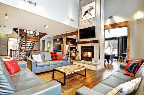 The Big Jack Chalet 33 Chemin Blanc by Les Chalets Alpins in Stoneham (QC)
