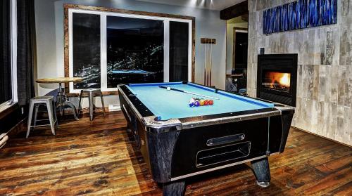 The Big Jack Chalet 33 Chemin Blanc by Les Chalets Alpins in Stoneham (QC)