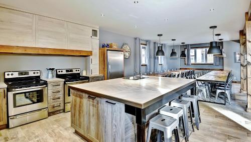 The Big Jack Chalet 33 Chemin Blanc by Les Chalets Alpins in Stoneham (QC)