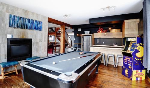 The Big Jack Chalet 33 Chemin Blanc by Les Chalets Alpins in Stoneham (QC)