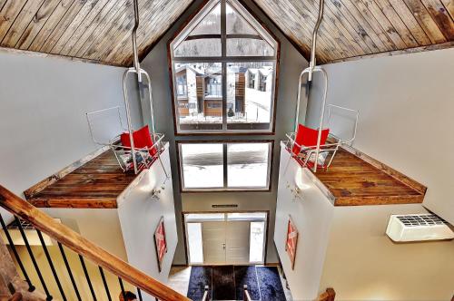 The Big Jack Chalet 33 Chemin Blanc by Les Chalets Alpins in Stoneham (QC)