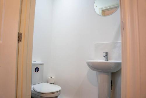 Central 2-Bedroom Apartment in Kettering with Wifi by HP Accommodation