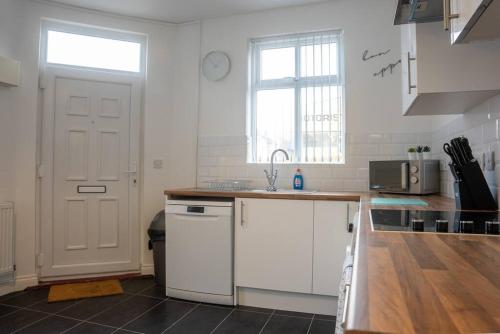 Central 2-Bedroom Apartment in Kettering with Wifi by HP Accommodation