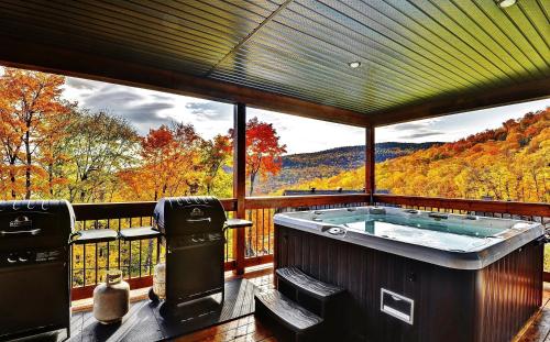 The Big Jack Chalet 33 Chemin Blanc by Les Chalets Alpins in Stoneham (QC)