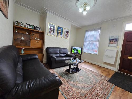 Homely double bed, TV, Wi-Fi and garden, Leeds (Foto 9)