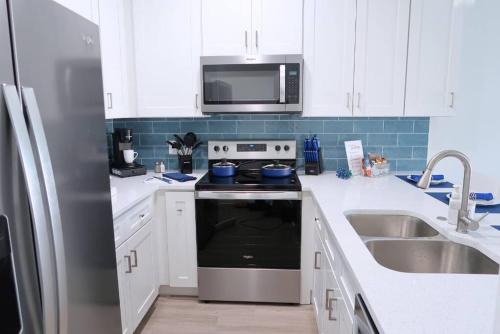 Beach Oasis - 2BD Luxury Kings at Jax Beach in Jacksonville Beach, USA