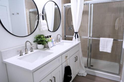 Beach Oasis - 2BD Luxury Kings at Jax Beach in Jacksonville Beach, USA
