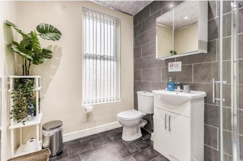 Bright sunny, double bed with garden, TV and Wi-Fi, Leeds (Foto 3)
