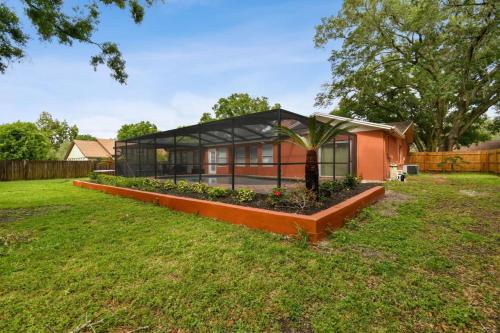 Red Royalty Pool, King Bed, Yard