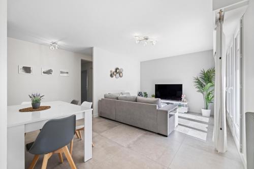 Shared lounge/TV area, Le Hammam Azur in Le Piol