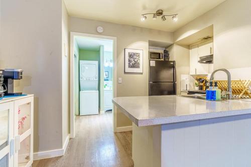 Chic Deluxe Studio-Pet Friendly-10 min to DT in Austin, USA