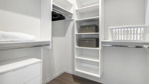 Landing at Logan Apartments - Studio in Logan Square in Chicago, USA