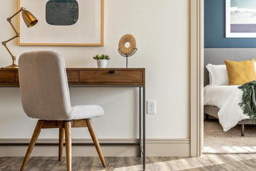 Landing at Hidden Lakes - 2 Bedrooms in North Fort Worth in Haltom City, USA