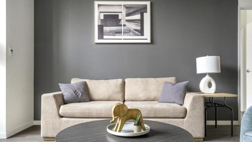 Landing at Logan Apartments - Studio in Logan Square in Chicago, USA