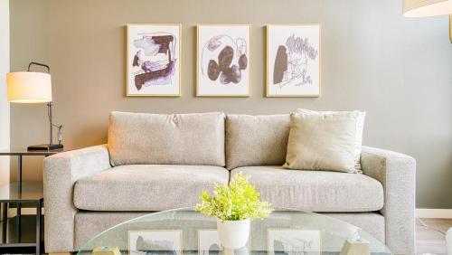 Landing at Logan Apartments - 1 Bedroom in Logan Square in Chicago, USA
