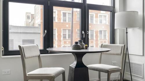 Landing at Logan Apartments - Studio in Logan Square in Chicago, USA