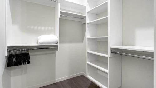 Landing at Logan Apartments - Studio in Logan Square in Chicago, USA