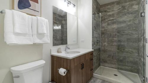 Landing at Logan Apartments - Studio in Logan Square in Chicago, USA