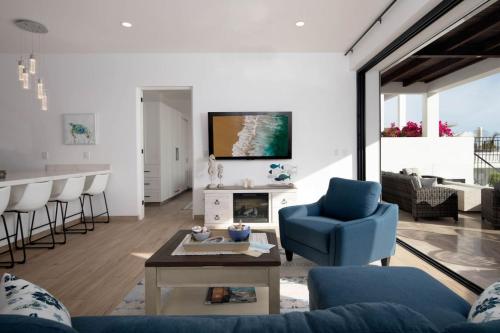 Luxury Oceanfront Condo with Jacuzzi in El Pescadero, Mexico