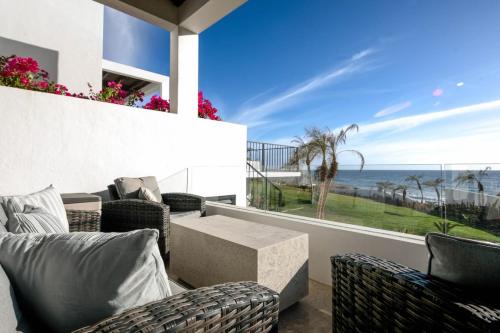 Luxury Oceanfront Condo with Jacuzzi in El Pescadero, Mexico