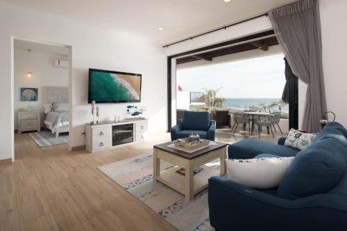 Luxury Oceanfront Condo with Jacuzzi in El Pescadero, Mexico