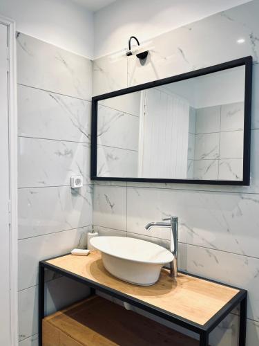 Fikas Hotel – Naxos City, UT