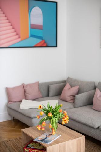 KAISER 02 by ROCKCHAIR Apartments l SUPERHOST Status l 3 Bedrooms Boxspringbeds 2 Bathrooms l Cozy Family & Business Flair 155 sqm 3 Balcony 2nd Floor Elevator up to 10 guests welcomes you!, Berlin (zdjęcie 7)