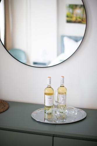 KAISER 02 by ROCKCHAIR Apartments l SUPERHOST Status l 3 Bedrooms Boxspringbeds 2 Bathrooms l Cozy Family & Business Flair 155 sqm 3 Balcony 2nd Floor Elevator up to 10 guests welcomes you!, Berlin (zdjęcie 8)