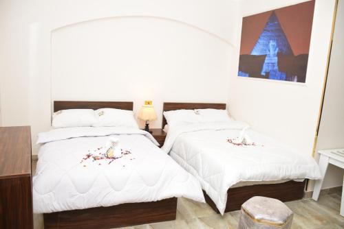 Photo - Pyramids Golden Gate Hotel