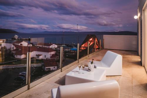 شرفة/ تراس, ORIGINAL HOUSE HOTEL BOUTIQUE in أوشوايا
