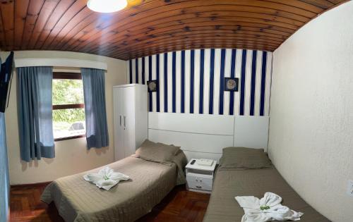 Standard Quadruple Room image 2