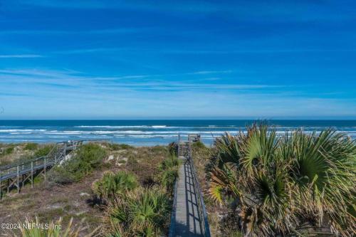 Pelican Inlet-Cozy Beach Condo! in หาดเครสเซนต์