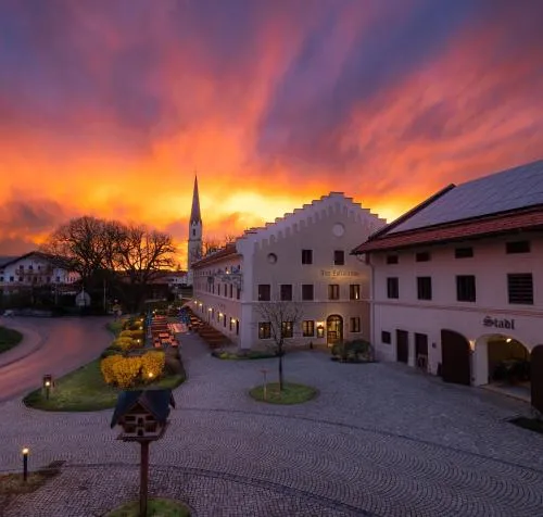 LANDHOTEL ALTE ZOLLSTATION- Historical Building in Pittenhart, Deutschland