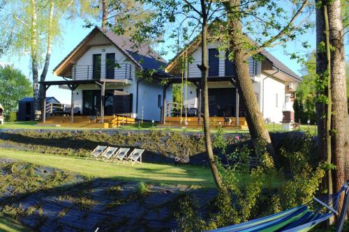 Brama Sanu - z prywatną linią brzegową Jeziora Solińskiego - pomosty - pontony - basen sezonowy