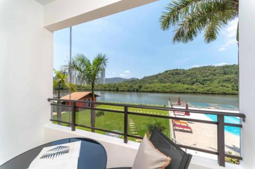 Premium Triple River View Suite image 4