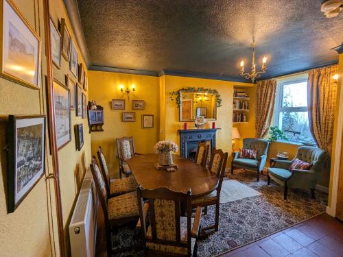 Fantastic sea views at Century's old Alma's Cottage - Sleeps up to 8 guests in Penmaenmawr