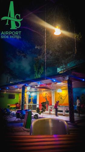 Nattklubb/DJ, Airport Side Hotel in Kpeshie