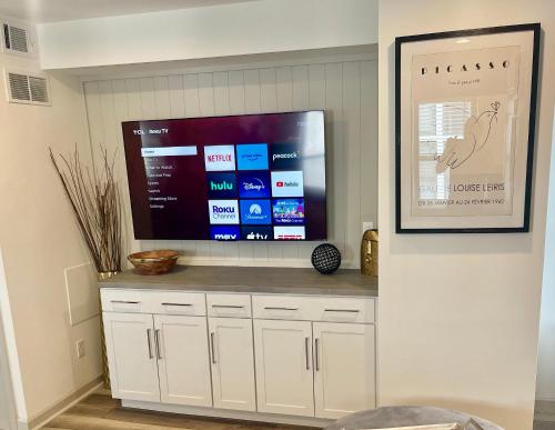 Modern Fully Renovated Suite & Loft in Downtown Trenton in Trenton, USA