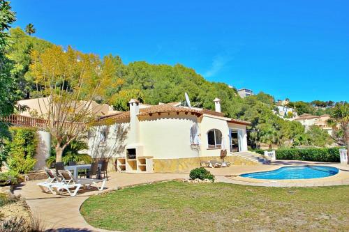 Alldo - hill side with private pool in Moraira