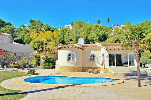 Alldo - hill side with private pool in Moraira