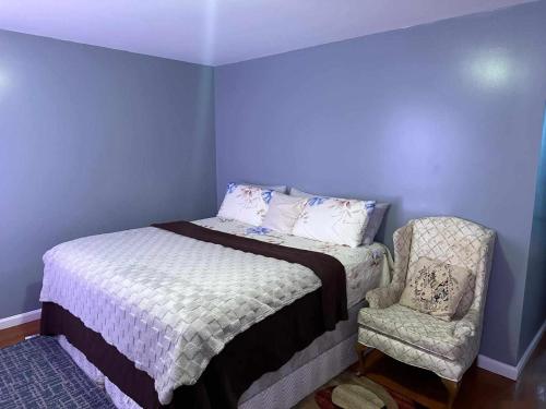 Room J Divine Villa and Resorts 5mins to EWR Airport and 4mins to Penn Station Newark, New York