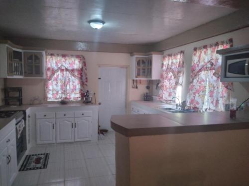 Theo Alluring Maison in Marisule