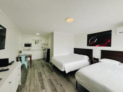 2 double beds